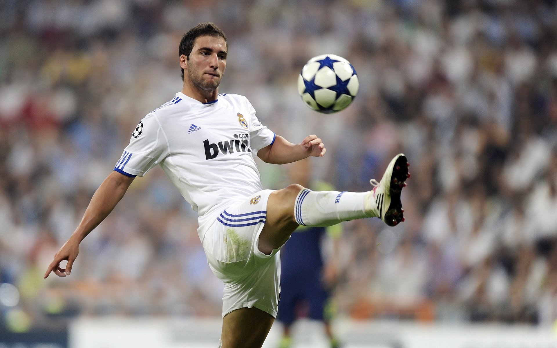 “西甲战火不断，豪门正面交锋”，西甲豪门球队排名